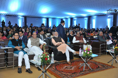 narendra modi and rajnath sinh at run utsav